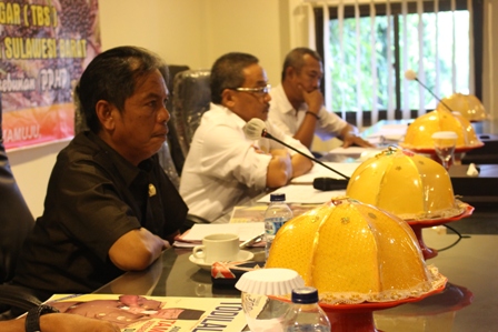 Foto Rapat Pertemuan Komisi II Penentuan Indeks K dan Harga TBS