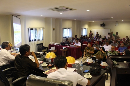 Foto Rapat Pertemuan Komisi II Penentuan Indeks K dan Harga TBS